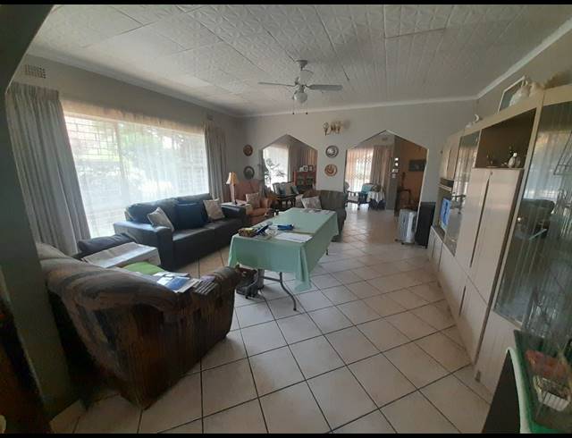 4 BEDROOM HOUSE FOR SALE IN RUSTENBURG CENTRAL